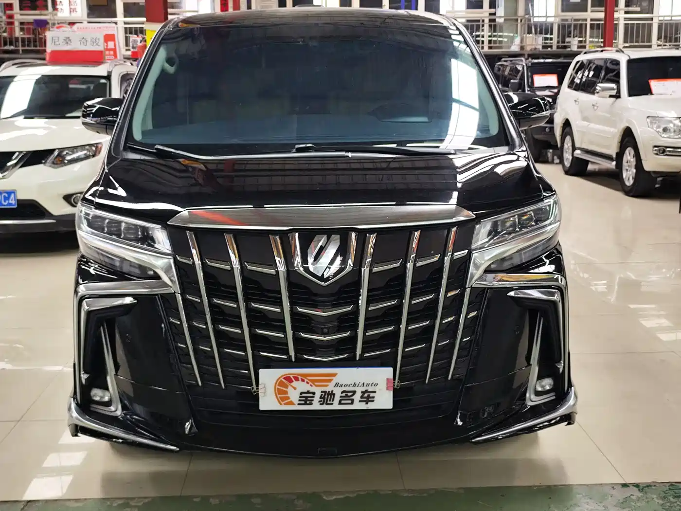 Toyota Alphard 2018 3.5L Luxury фото 2