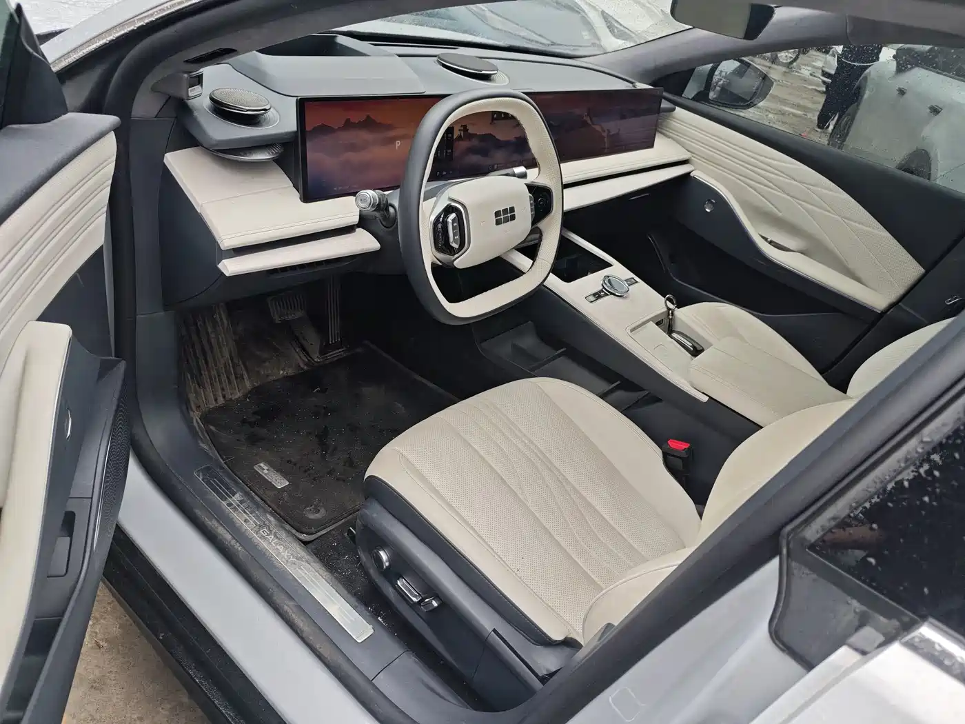 Geely Galaxy Galaxy E8 2024 665km RWD Starship Voyager Edition фото 4