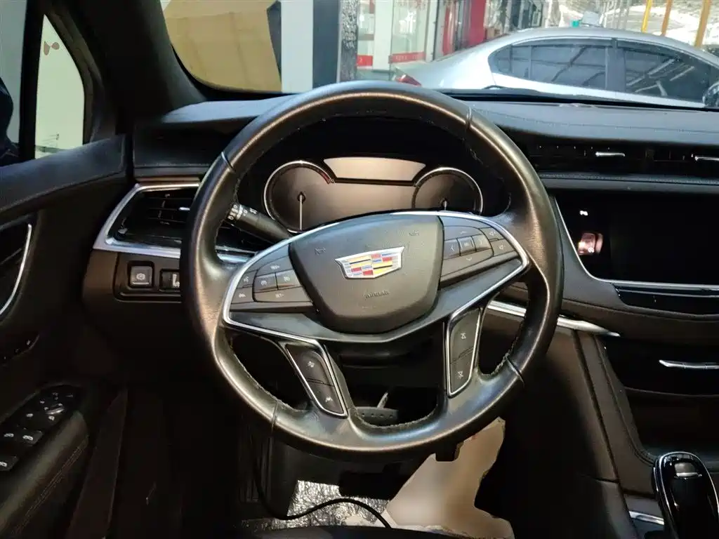 CADILLAC XT5