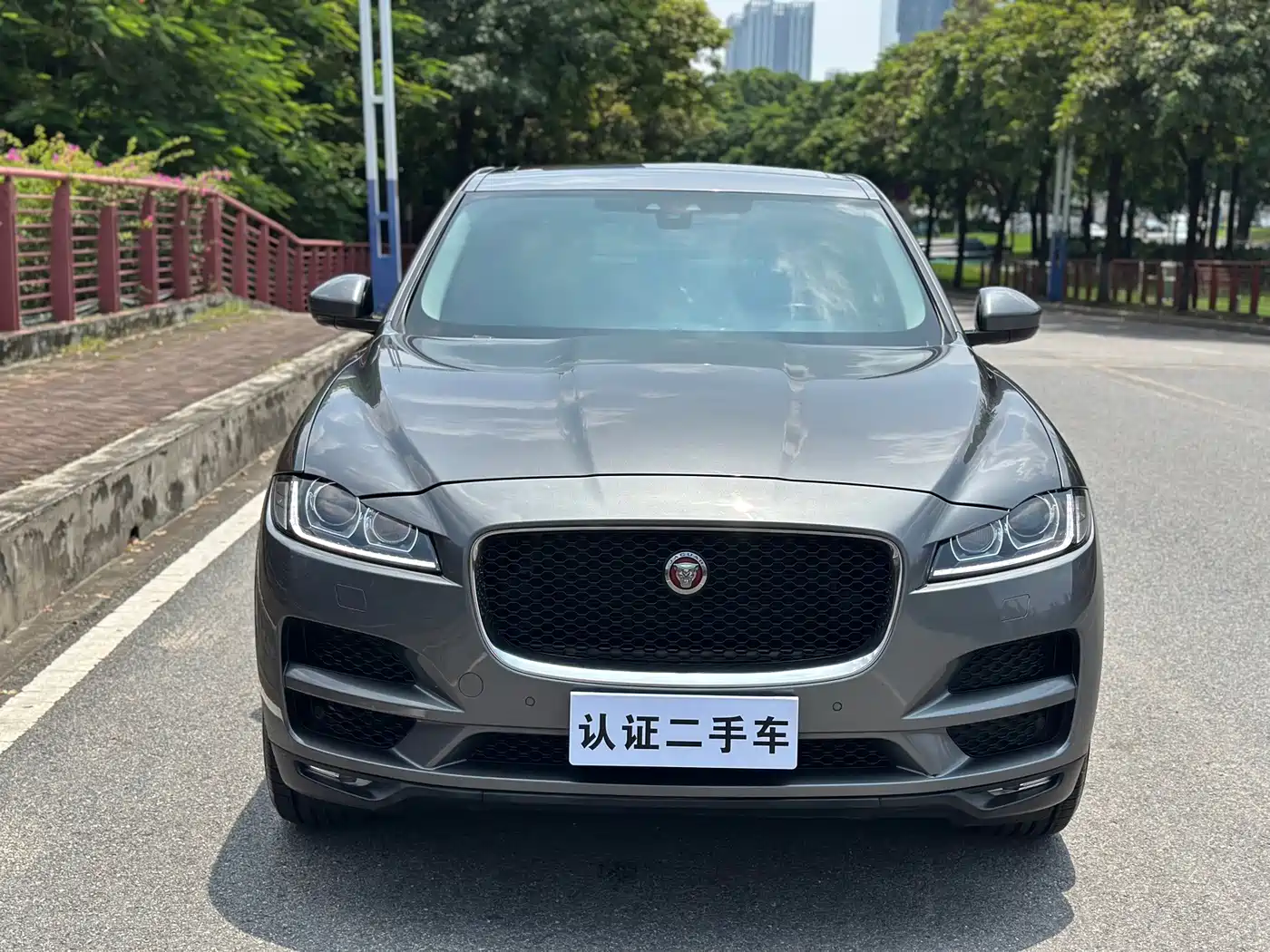Фото 2 - Jaguar F-PACE