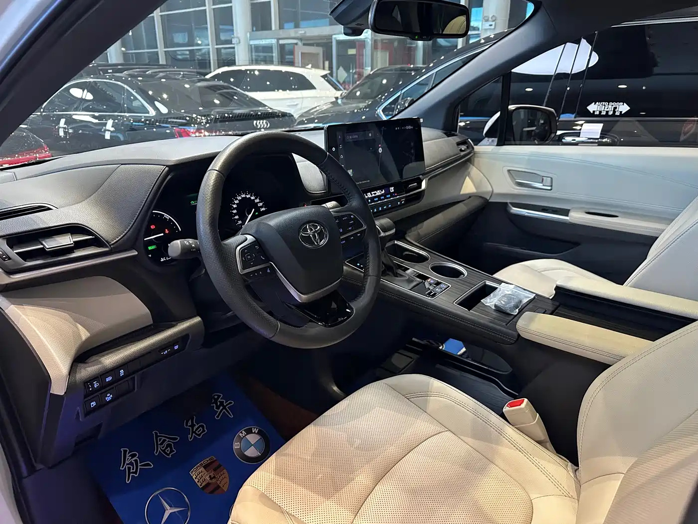Toyota Sienna 2021 2.5L Hybrid Premium Edition фото 14