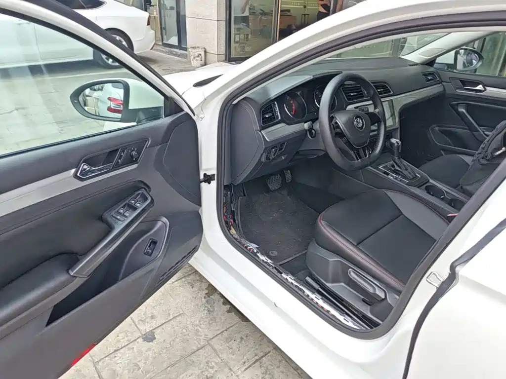 Volkswagen Lamando 2015 2015 230TSI DSG Style