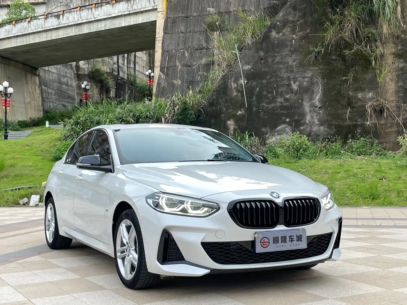BMW 1 Series 2023 120i M Sport Shadow Edition фото 2