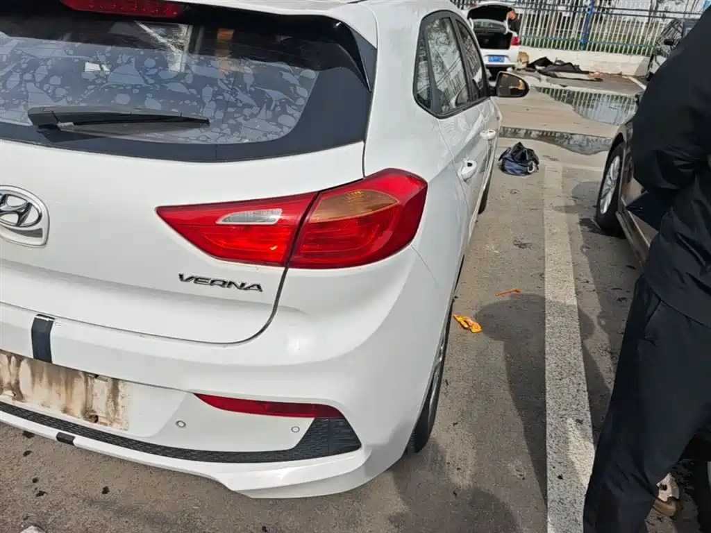 Hyundai Verna RV 2017 1.4L Manual Cool Edition GLS China V фото 24