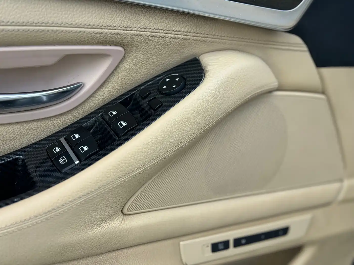 BMW 5 Series 2011 528Li Luxury фото 17