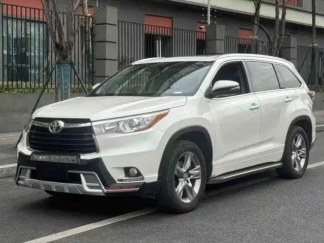 TOYOTA HIGHLANDER