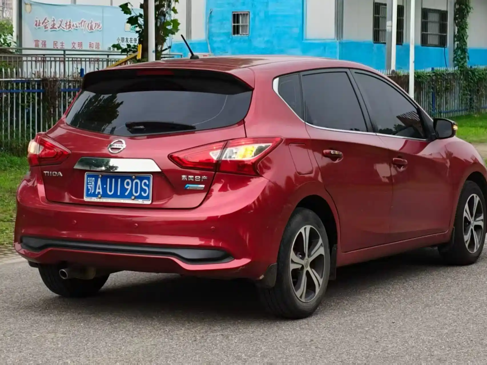 Photo 7 - Nissan Tiida