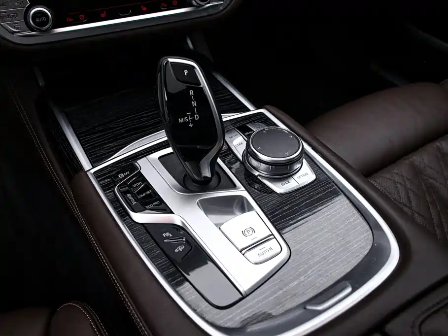 BMW 7 Series 2021 Model 740Li Leading M Sport Package фото 9
