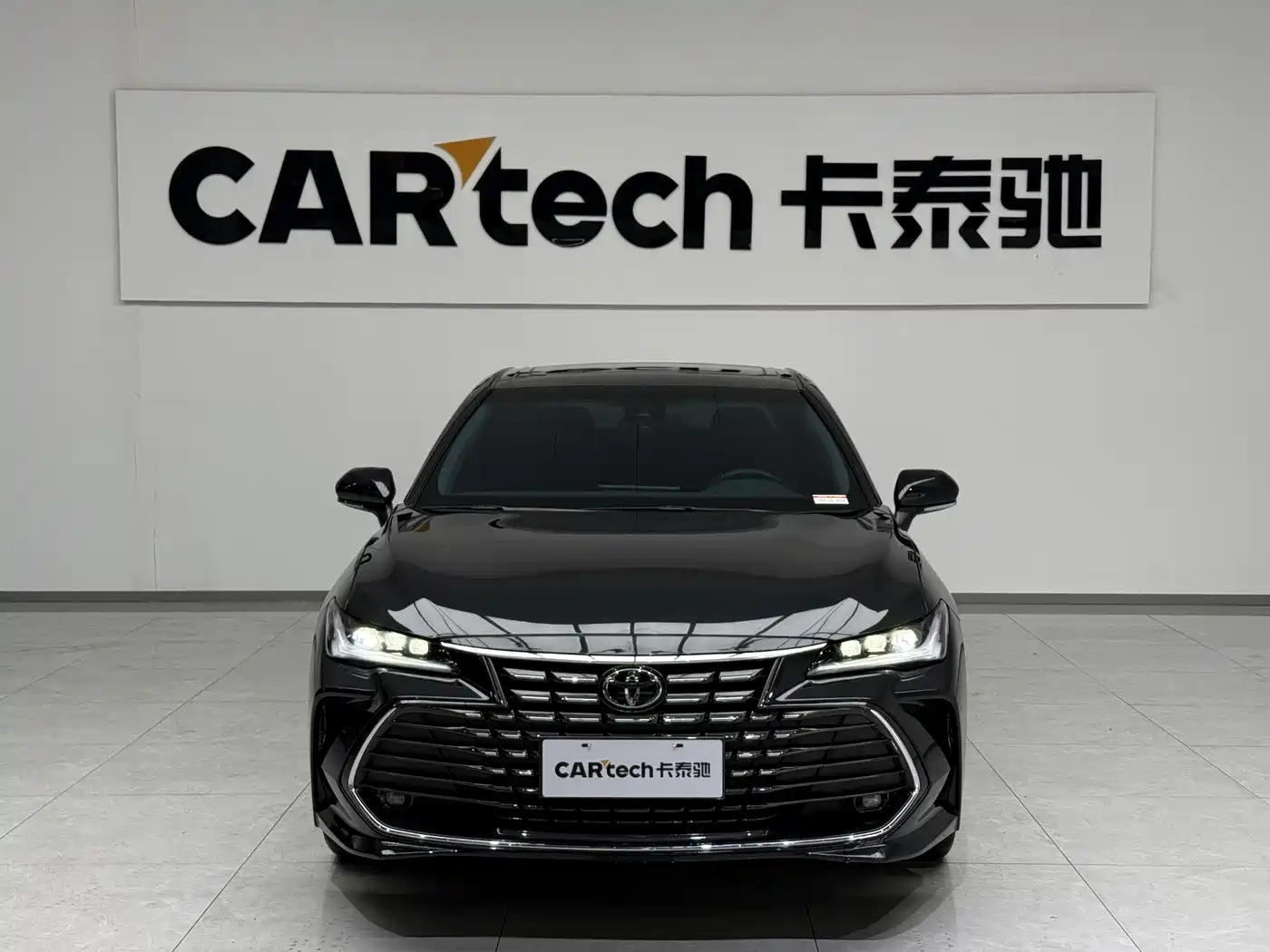 Toyota Avalon 2022 2.0L Luxury Edition фото 2