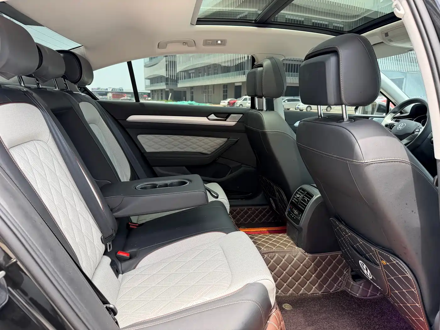 Volkswagen Magotan 2025 Popular Edition 330TSI DSG Luxury фото 15
