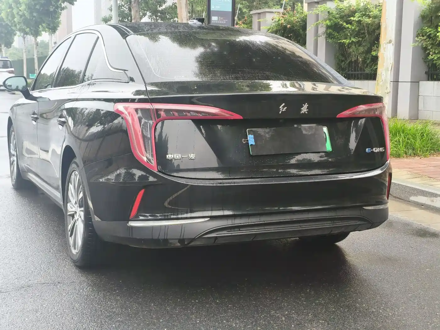 Hongqi E-QM5 2024 500km Travel Edition фото 18