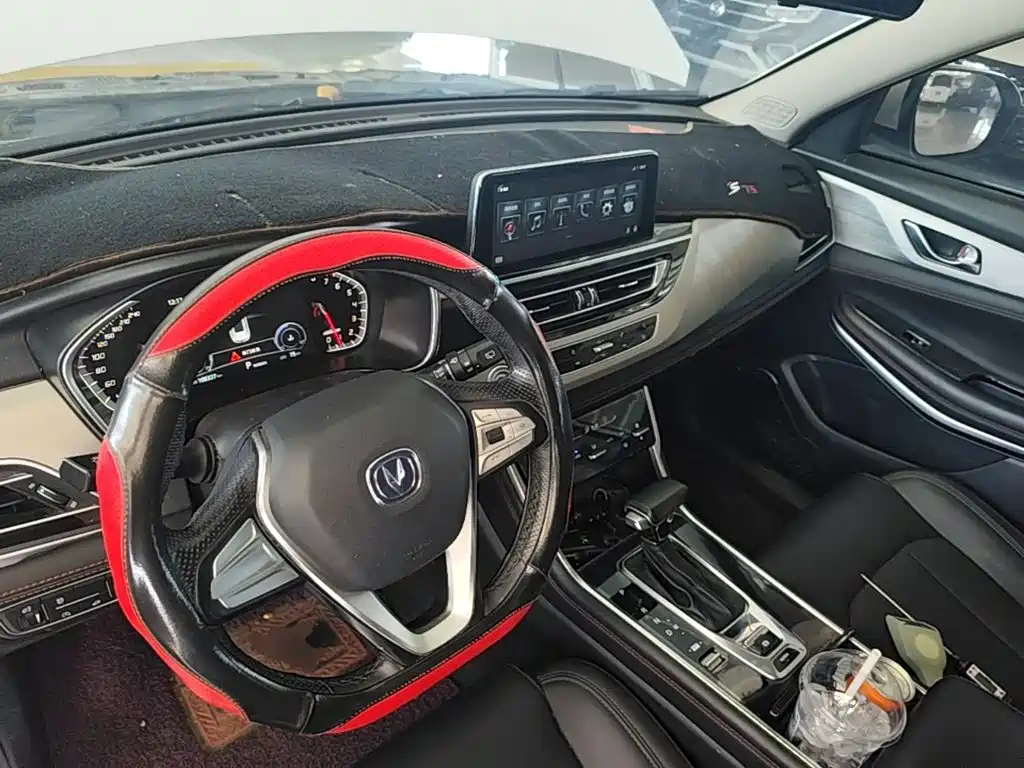 Photo 10 - Changan CS75