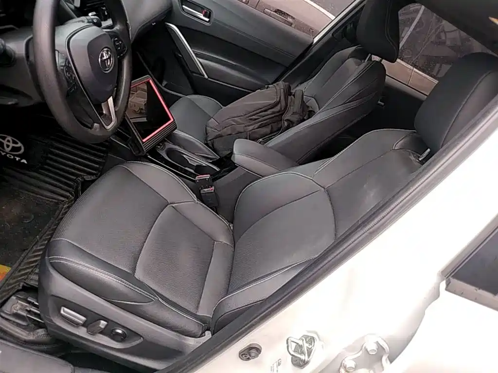 Toyota Frontlander 2022 2.0L CVT Luxury Edition фото 15