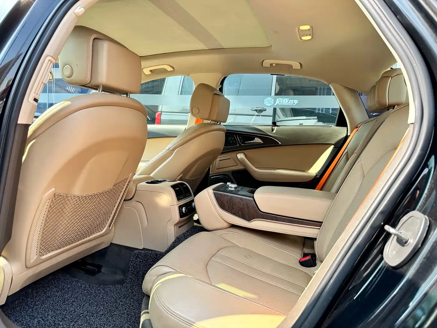 Фото 9 - Audi A6L