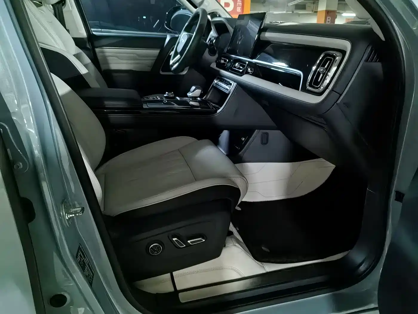 BAIC ORV Beijing Off-Road BJ60 2022 2.0T National Day Edition 7-Seater фото 7