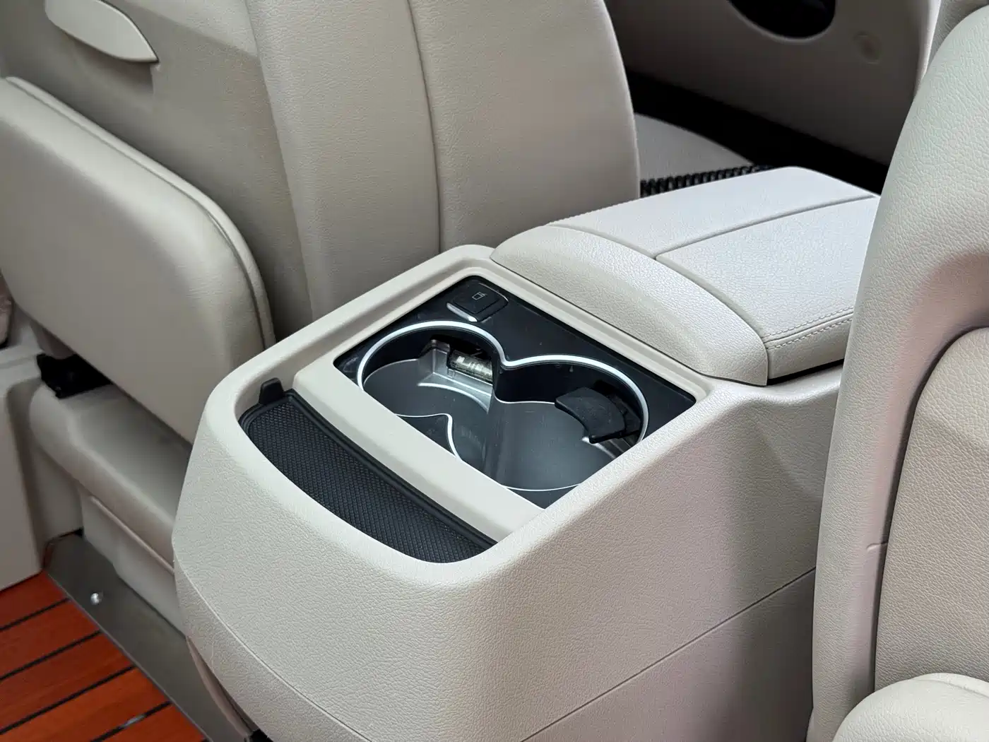 Mercedes-Benz V-Class 2017 Model V 260 Premium Edition фото 27