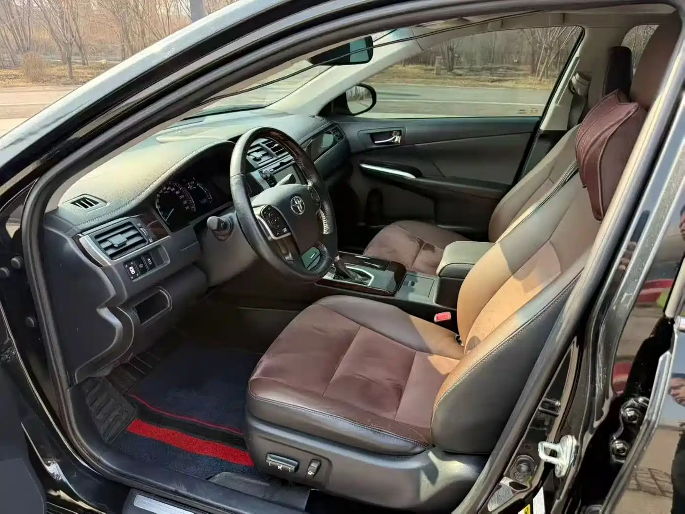 Toyota Camry 2016 2.5G 10th Anniversary Luxury Navigation Edition фото 4