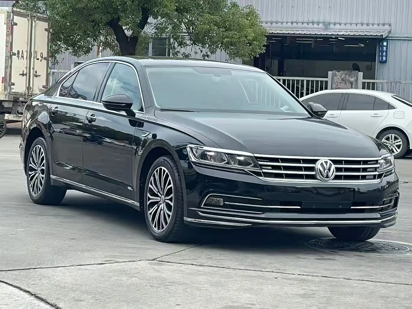 Volkswagen Phideon 2016 380TSI 2WD Prestige Luxury Edition фото 3