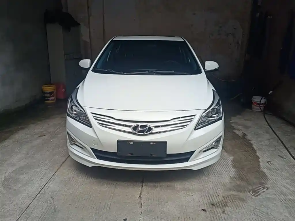 Hyundai Reina 2014 Model 1.6L Automatic TOP фото 3
