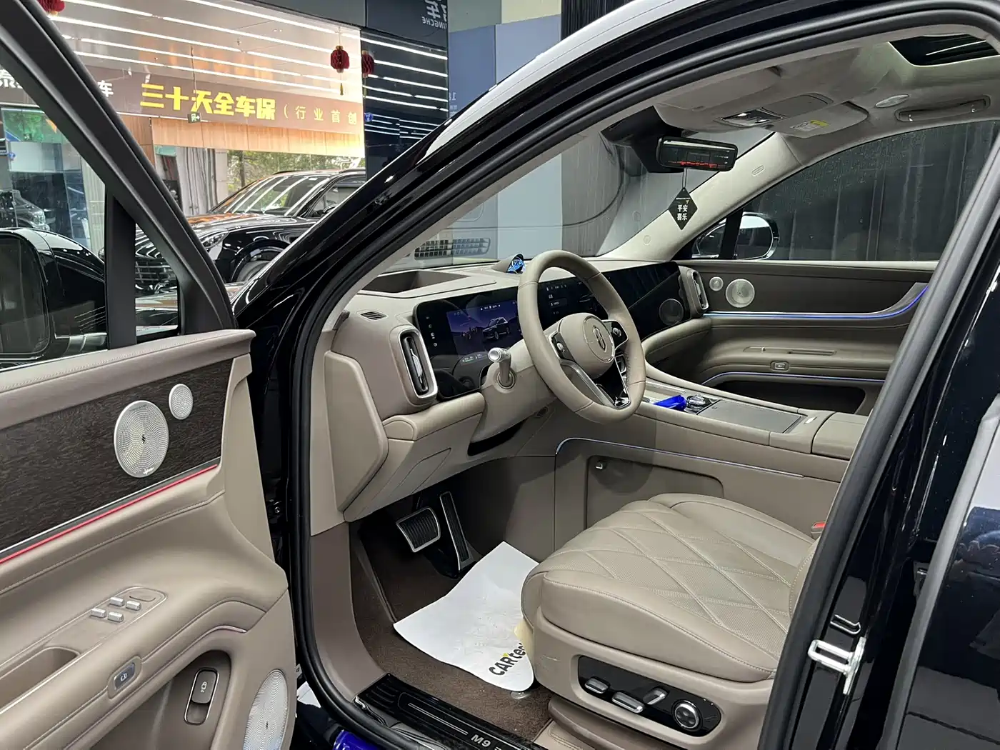AITO Wenjie AITO M9 2025 Extended Range Ultra 52kWh 6-Seater фото 7