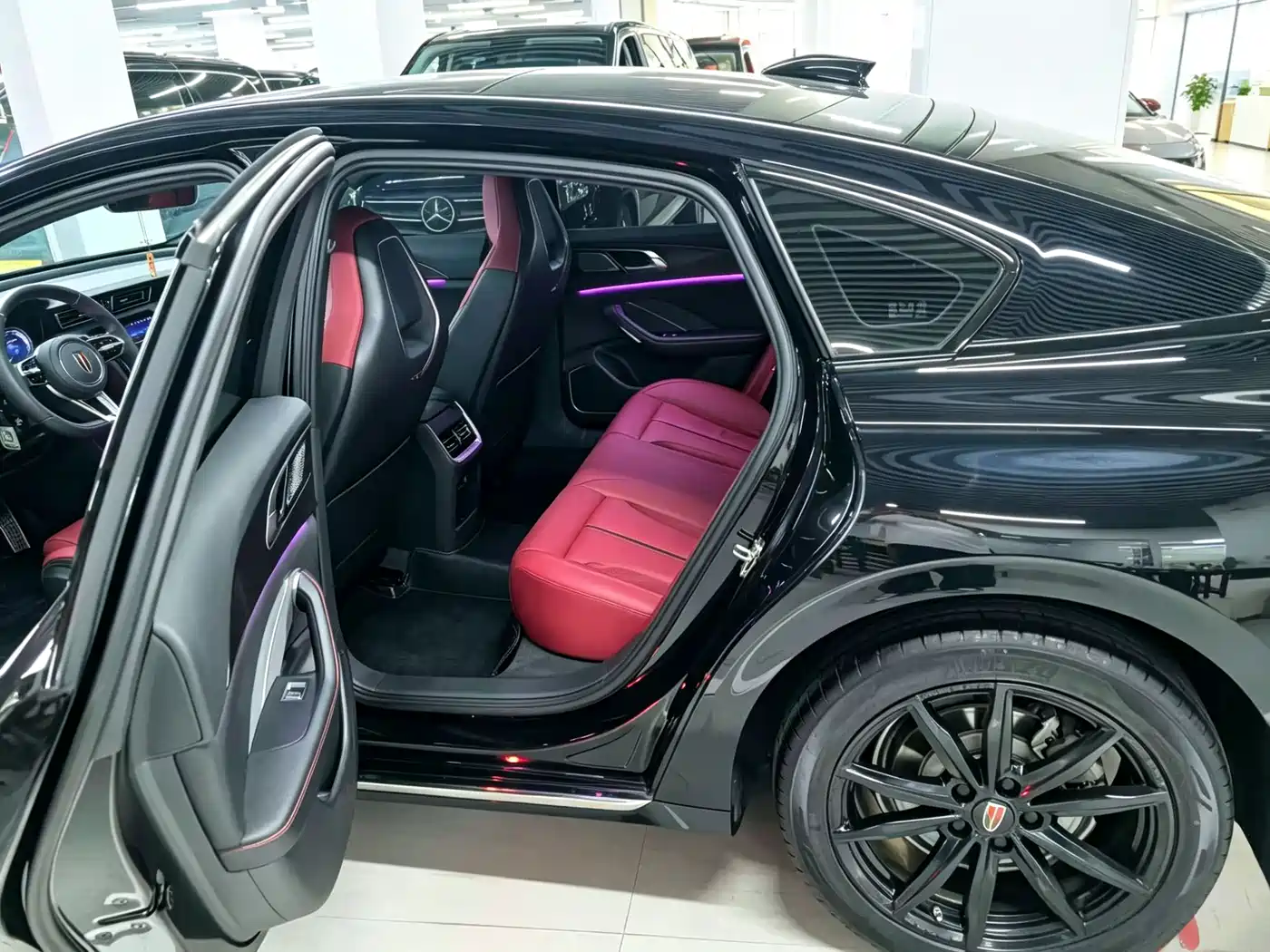 Hongqi H6 2024 Model 2.0T Fashion Edition фото 9