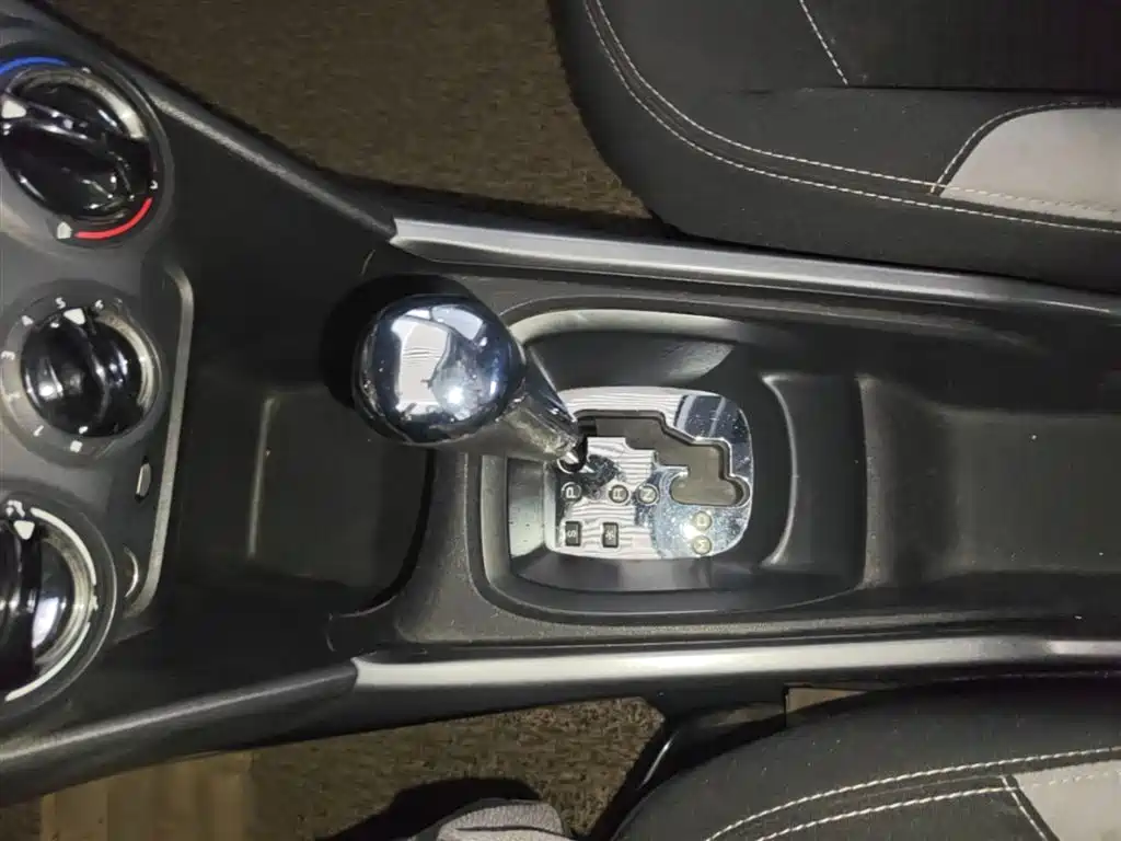 Peugeot 2008 2014 1.6L Automatic Trend Edition фото 14