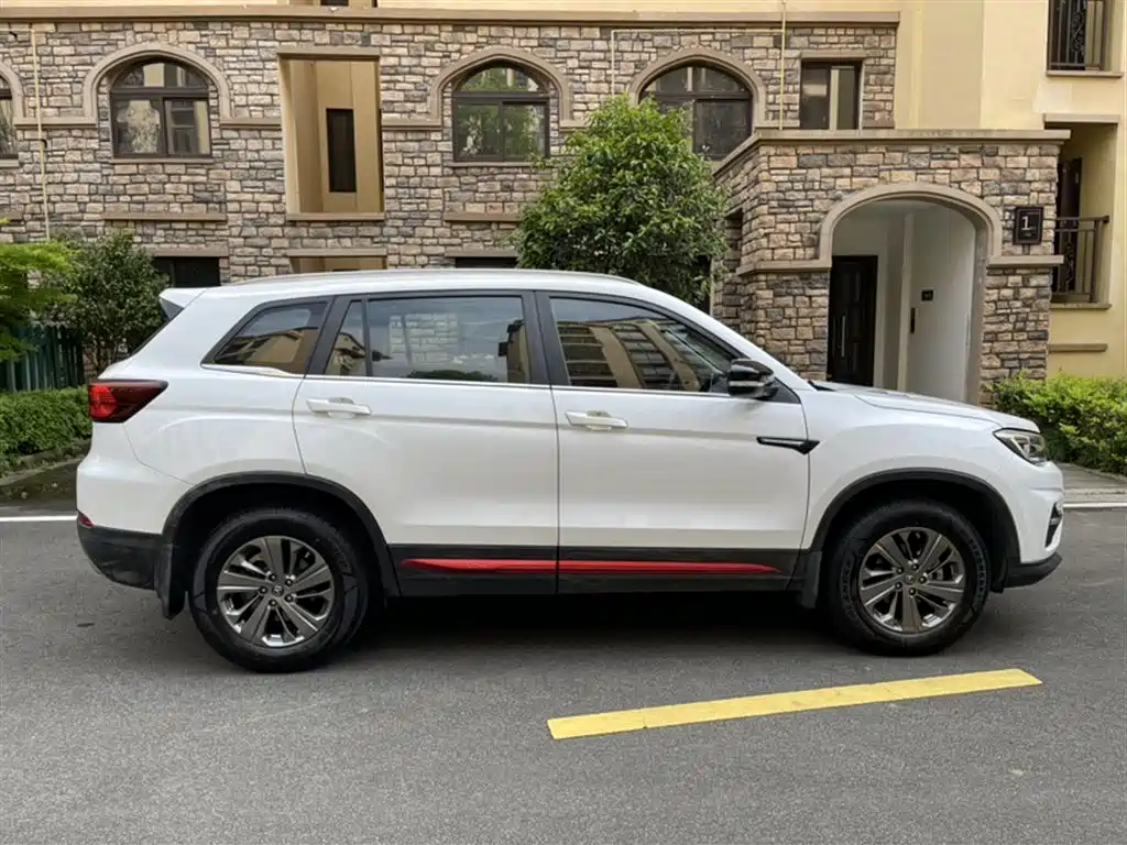 Photo 9 - Changan CS75
