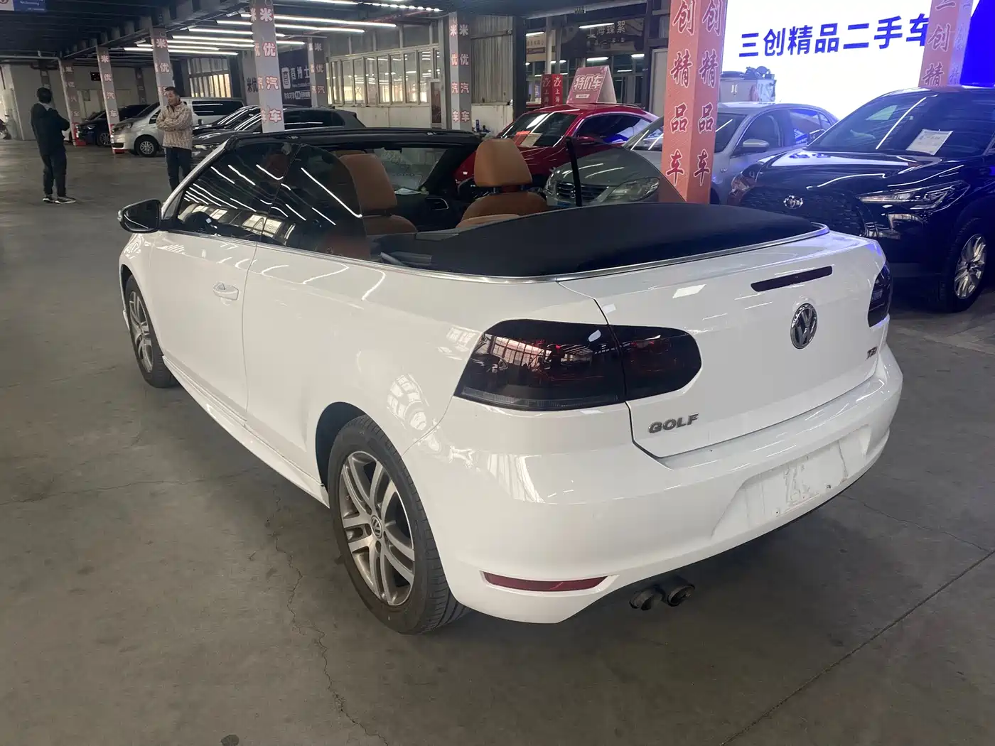 Volkswagen Golf (Import) 2012 1.4TSI Luxury Convertible Edition фото 7