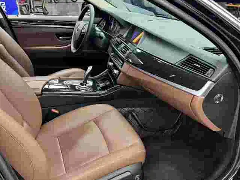 BMW 5 Series (Import) 2014 520i Classic фото 9