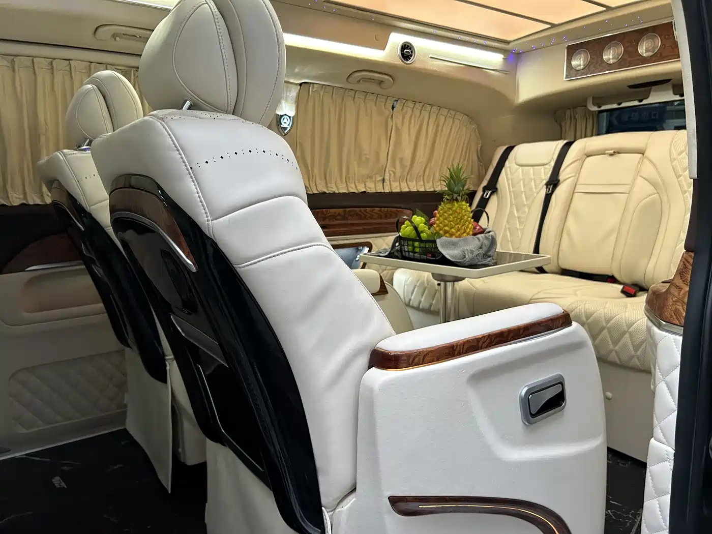Mercedes-Benz V-Class 2021 V 260 L Long Wheelbase Luxury Edition фото 6