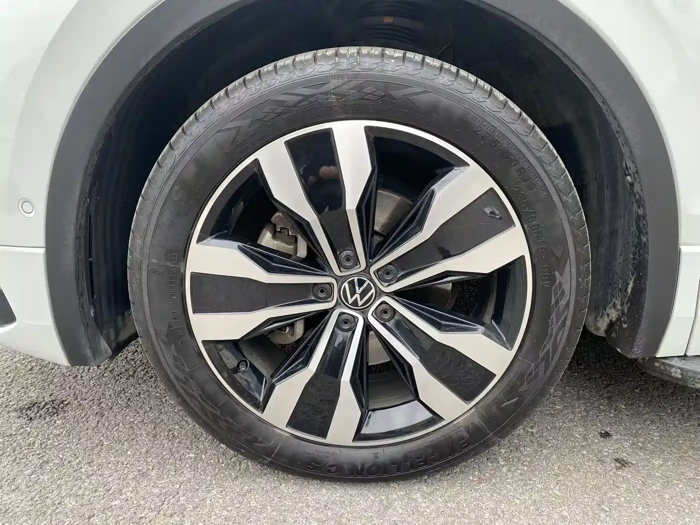 Volkswagen Tiguan L 2022 380TSI Automatic 4WD R-Line Cross Edition 7-Seater фото 13