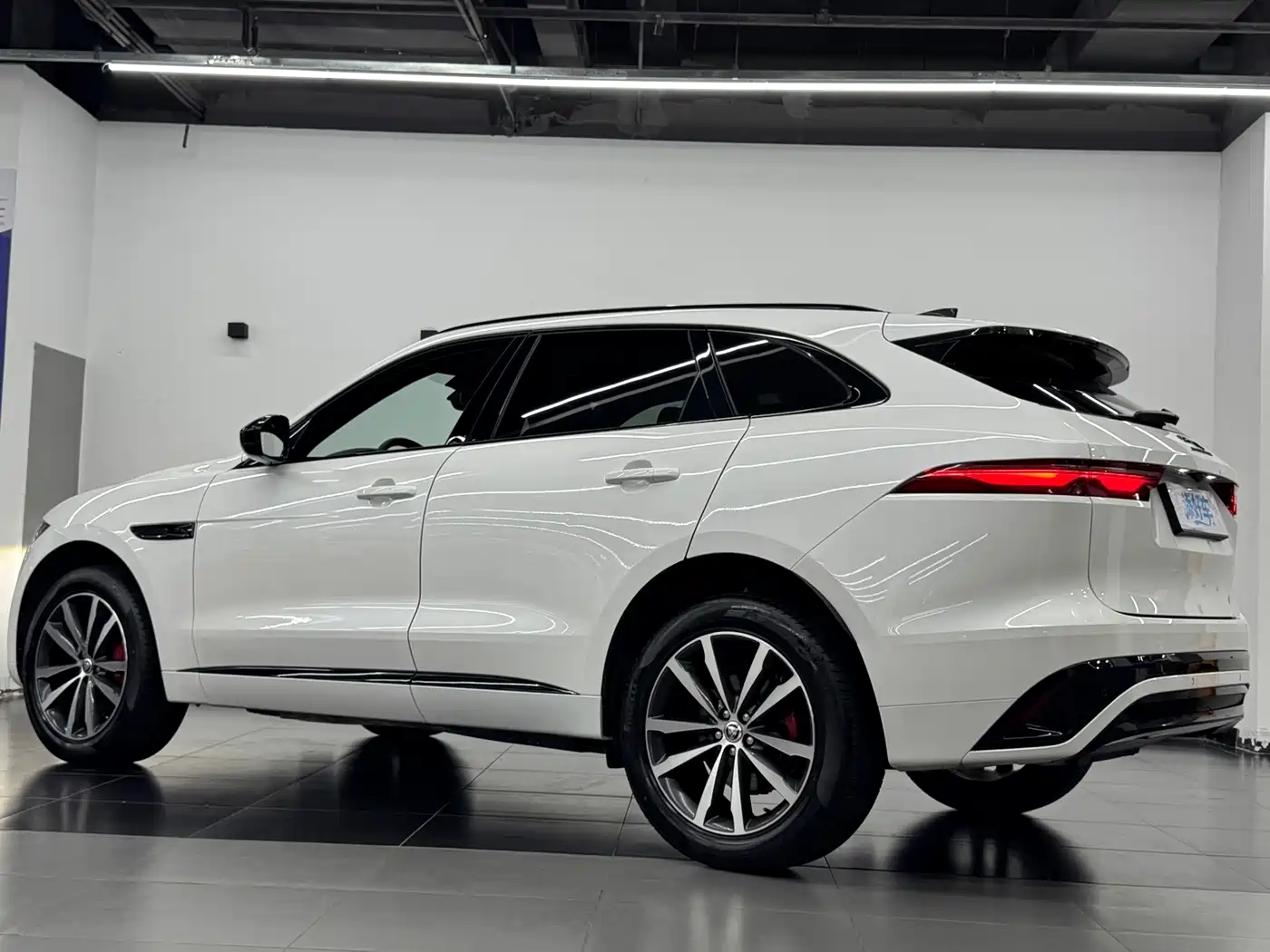 Jaguar F-PACE 2024 2024 P250 R-Dynamic SE