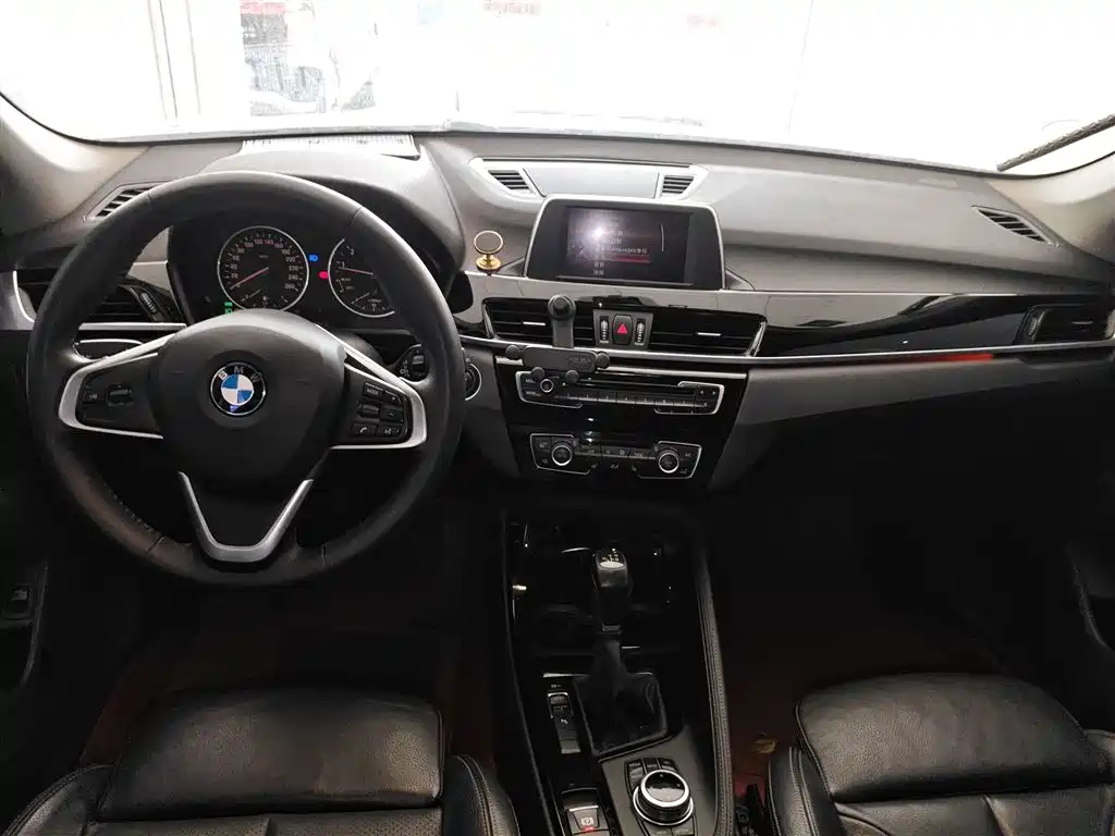 BMW X1 2016 sDrive20Li Luxury Model фото 10