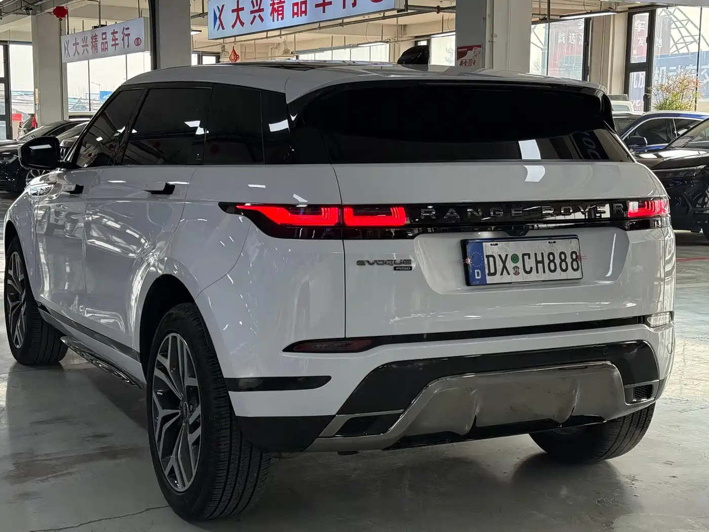 Land Rover Range Rover Evoque 2023 Range Rover Evoque L 249PS Premium Luxury Edition фото 7