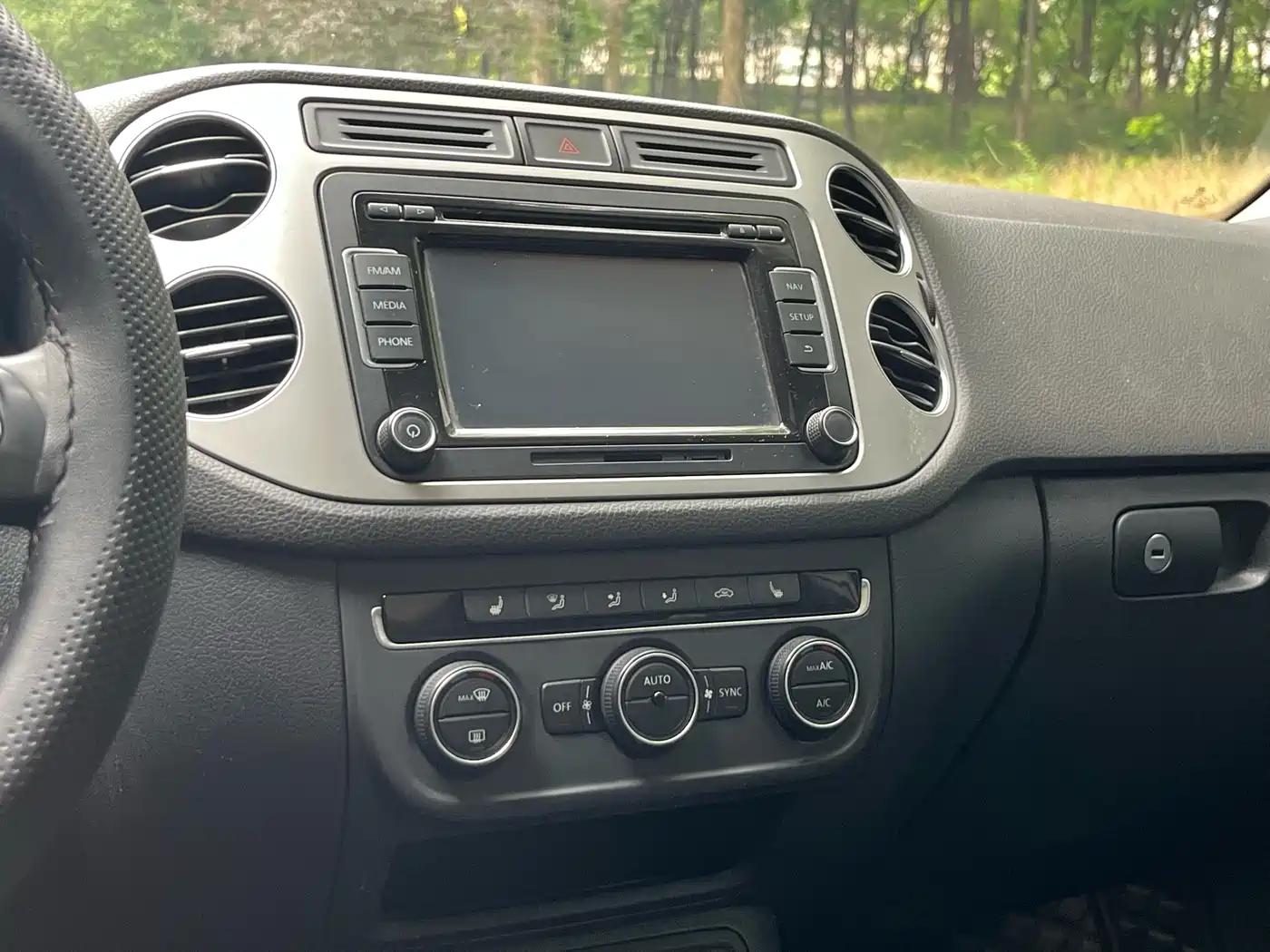 Volkswagen Tiguan 2015 1.8TSI Automatic 4WD Highline фото 9