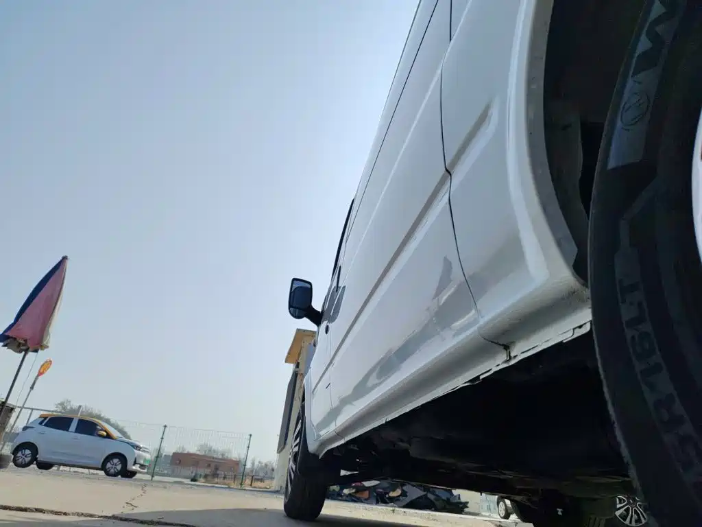Jiangling JMC Fushun 2025 2025 Model 2.0T 6MT Diesel Medium Wheelbase Medium-High Roof Commercial MPV 7 Seats