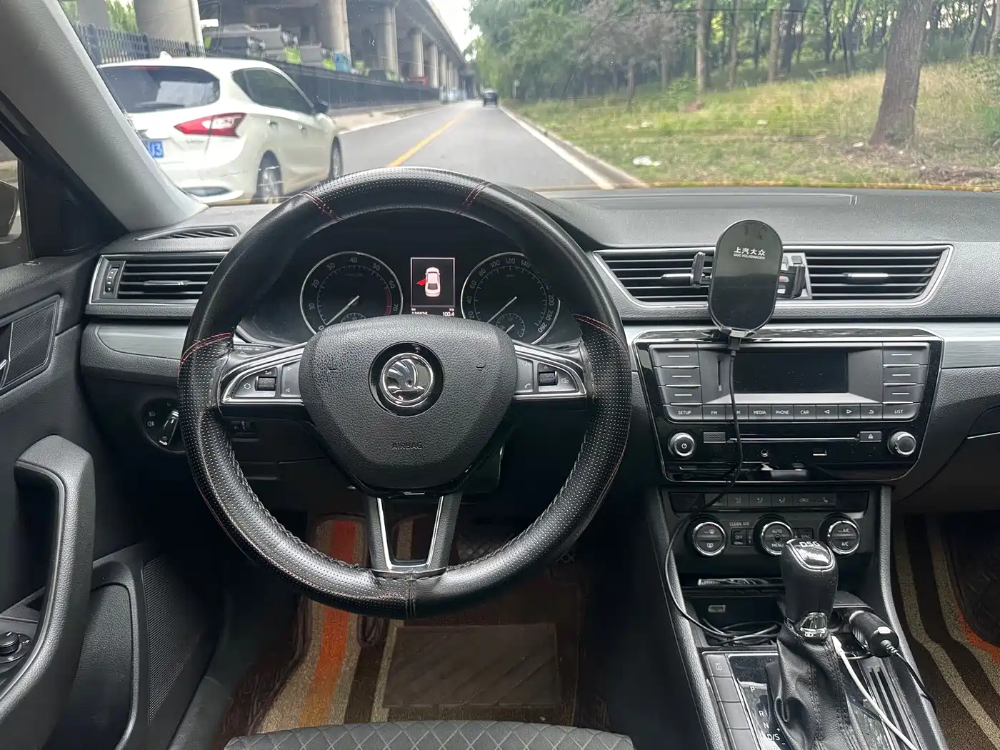 Škoda Superb 2016 TSI330 DSG Pioneer Edition фото 6