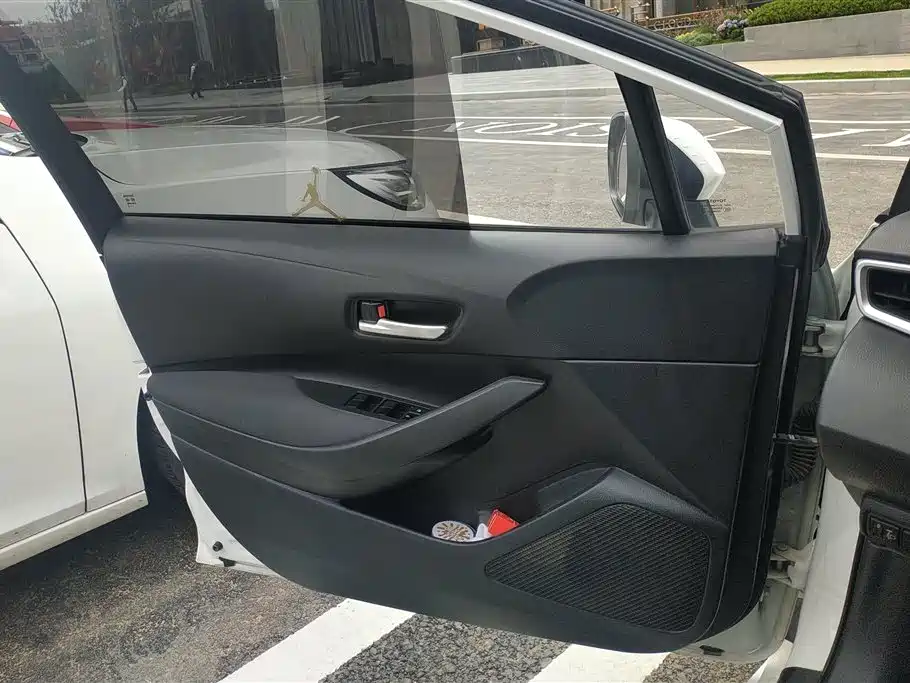 Toyota Corolla 2019 1.2T S-CVT GL Pioneer Edition фото 7