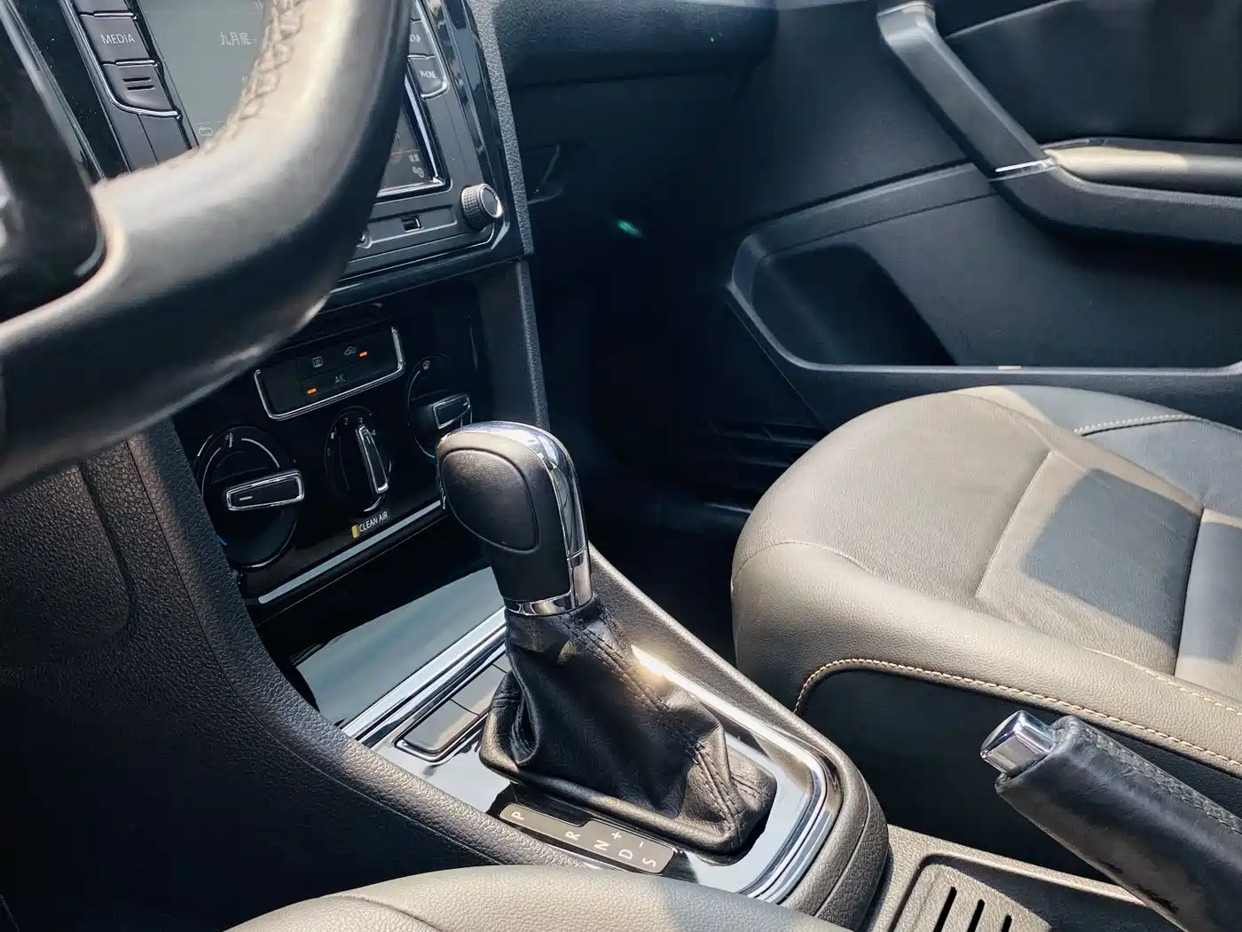 Volkswagen Bora 2016 Model 1.6L Automatic Comfort фото 17