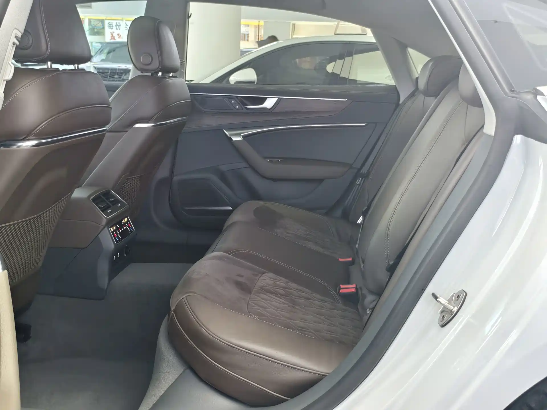 Фото 14 - Audi A7L
