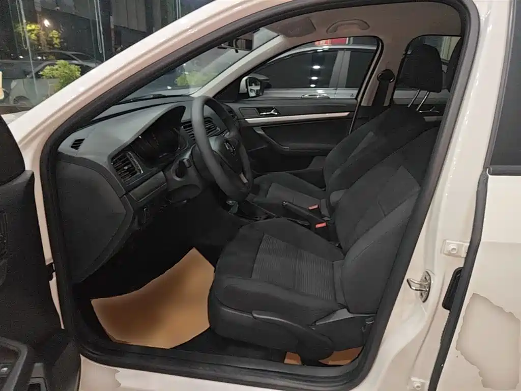 Volkswagen Lavida 2017 1.6L Automatic Trend Edition фото 15