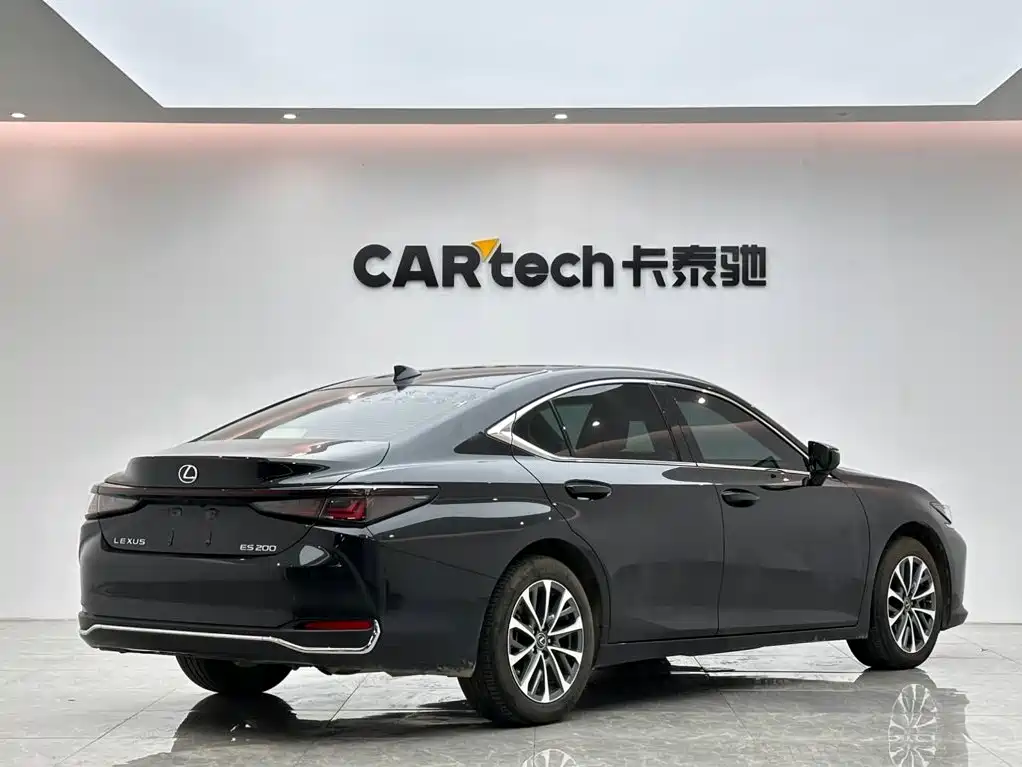 Lexus ES 2026 2025 200 Ultimate Edition
