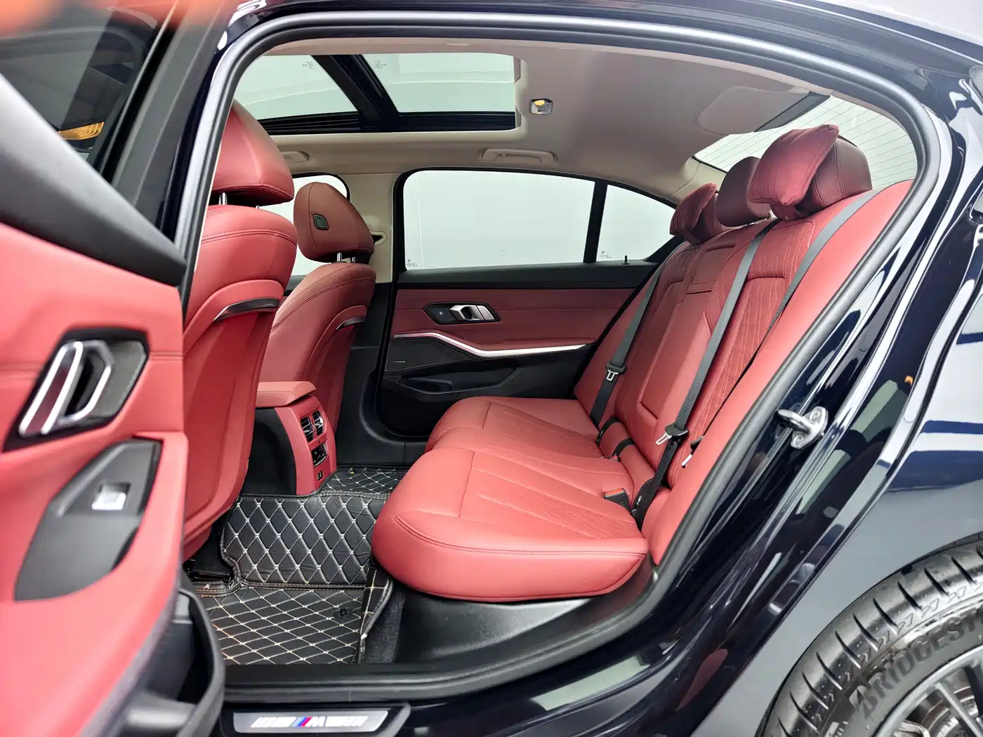 BMW 3 Series 2023 325Li M Sport Black Night Package фото 16