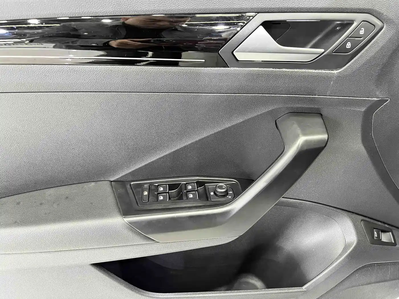 Volkswagen T-ROC 2022 280TSI DSG 2WD Comfort PLUS фото 9
