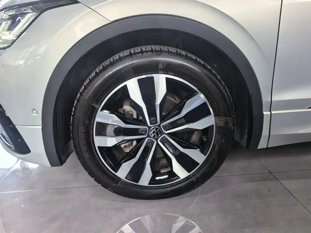 Volkswagen Tiguan L 2022 330TSI Auto 2WD R-Line Premium Edition фото 25