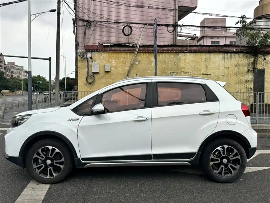 Фото 25 - Geely Vision X3