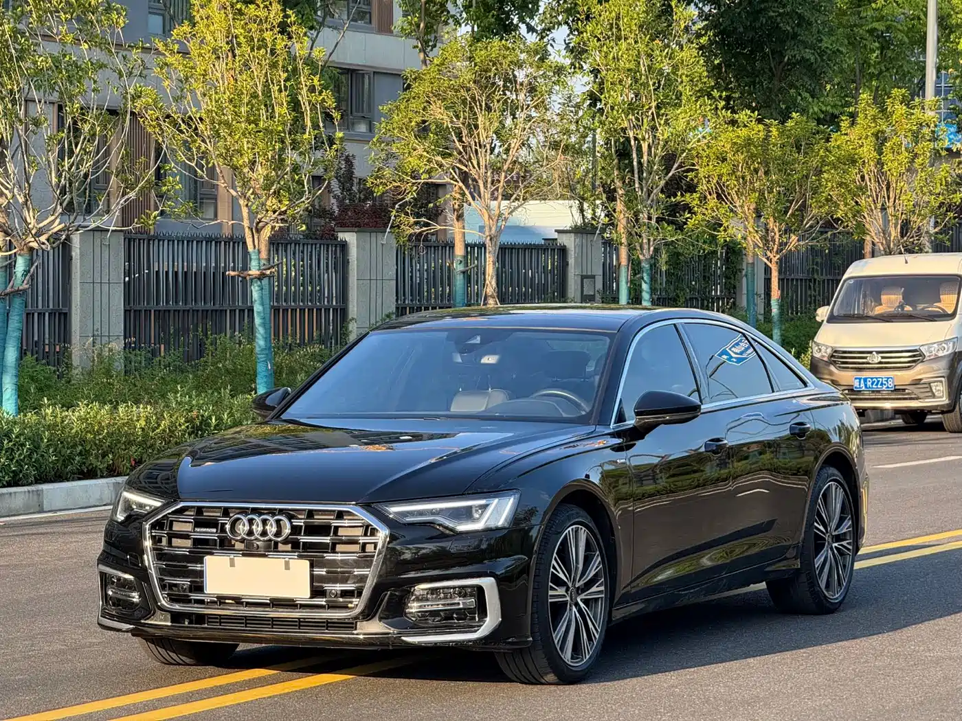 Фото 1 - Audi A6L