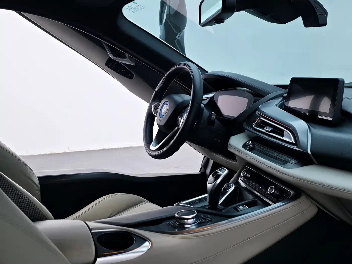 BMW i8 2014 Standard фото 33