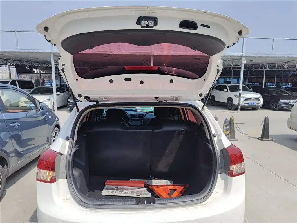 Kia K2 2015 Hatchback 1.4L MT GLS Cool Edition фото 15