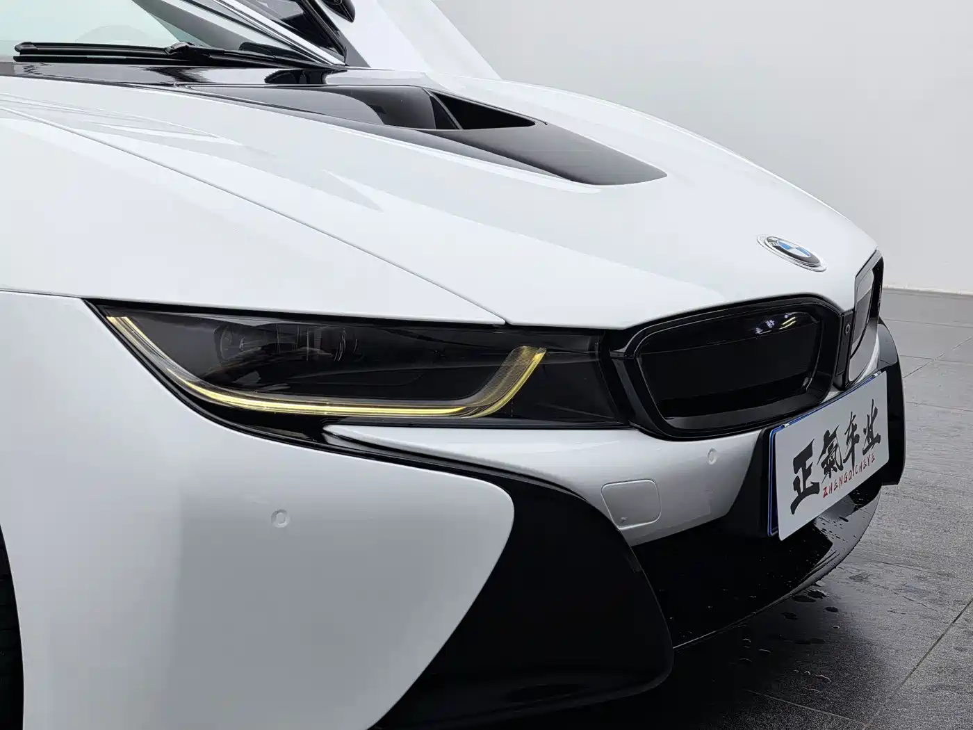 BMW I8